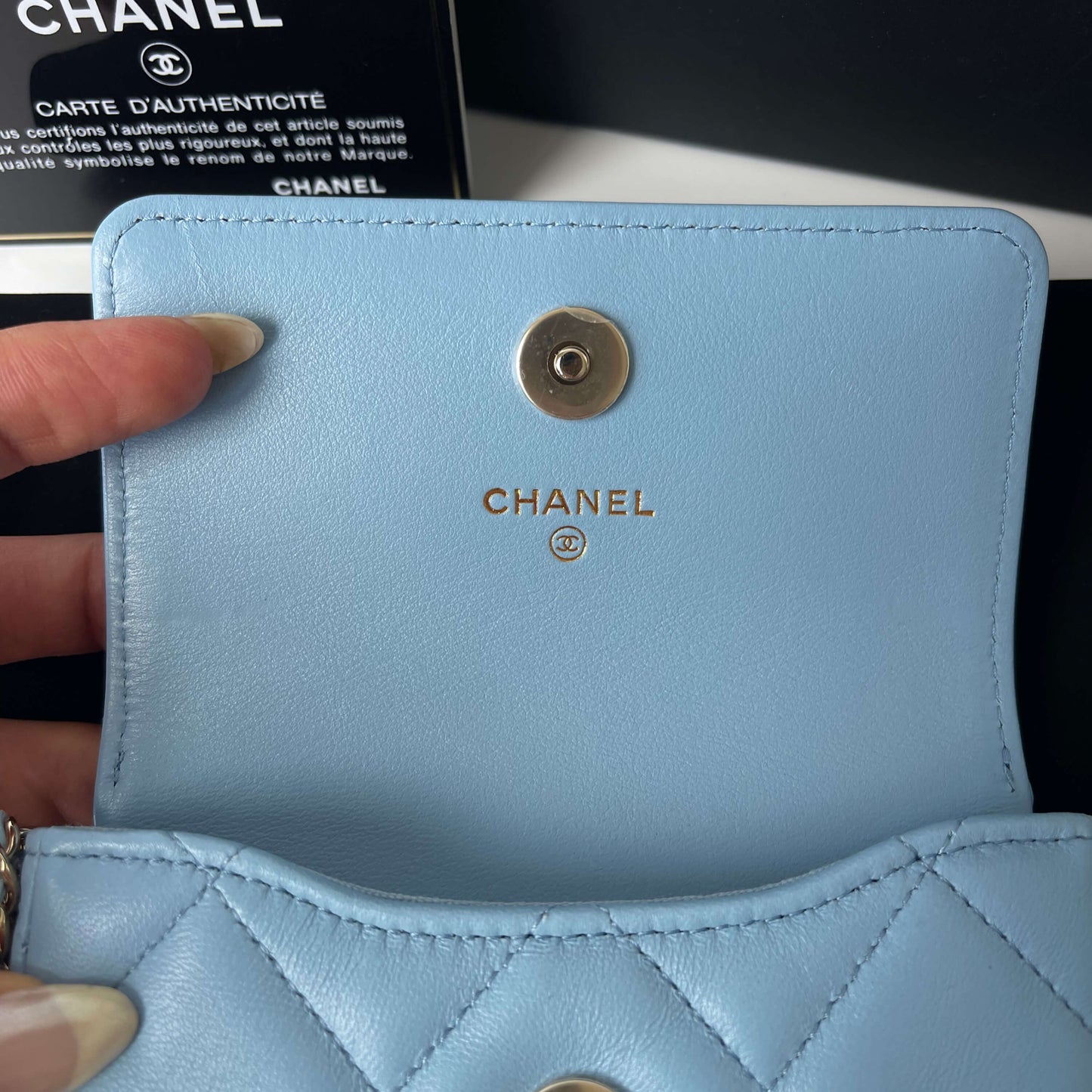 Chanel Wallet on Chain Lammleder Hellblau