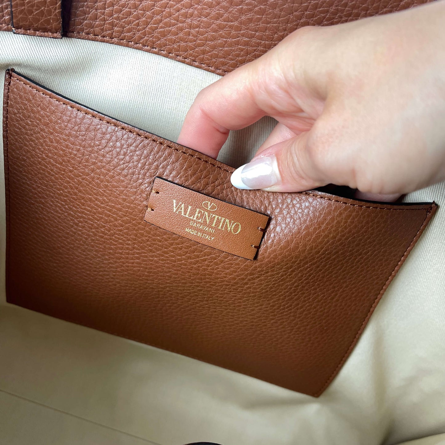 Valentino Garavani Raffia Tote Bag mit VLogo