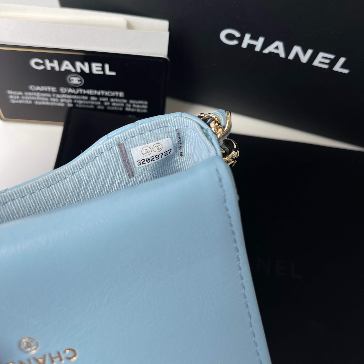 Chanel Wallet on Chain Lammleder Hellblau