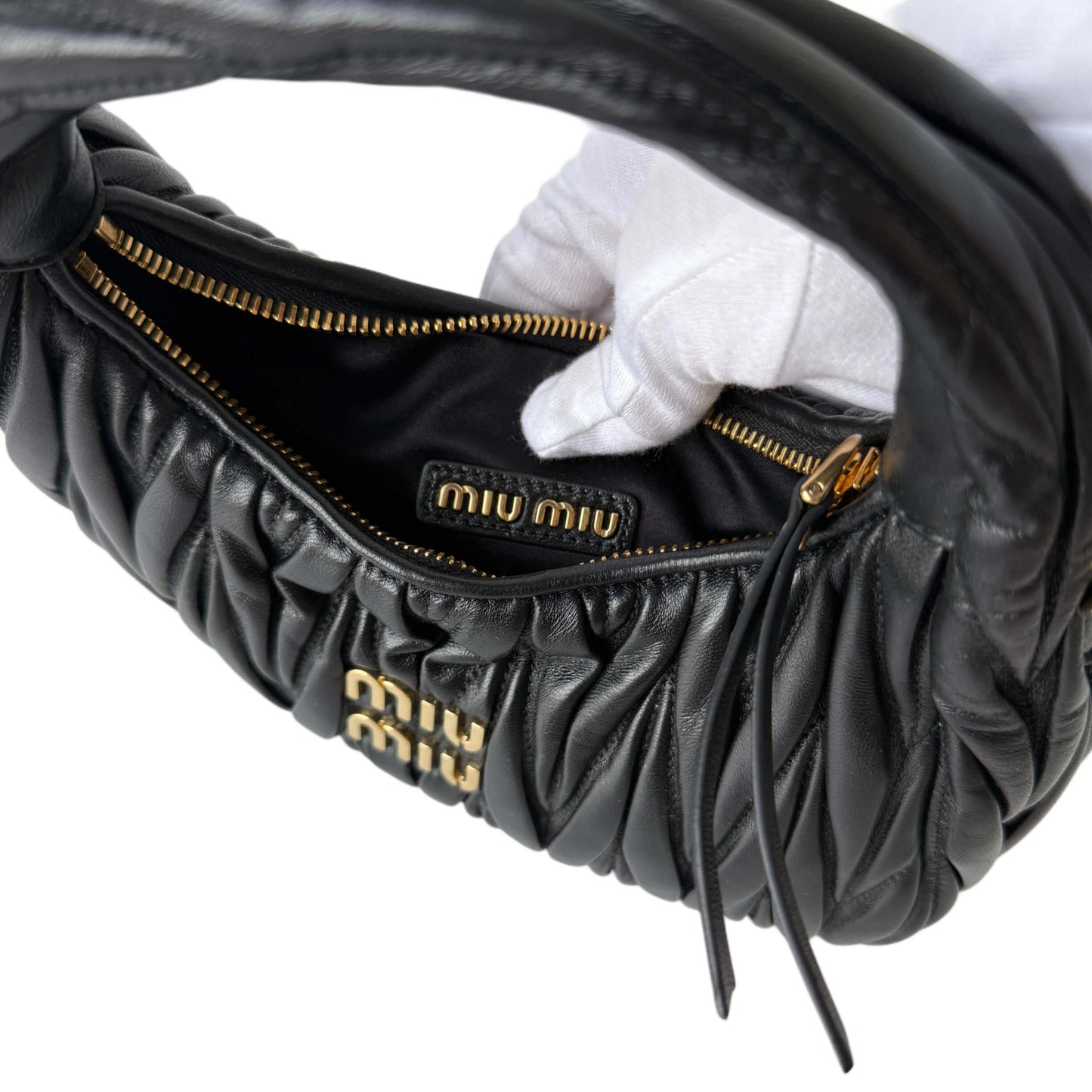 Miu Miu Wander Hobo Bag Small Schwarz