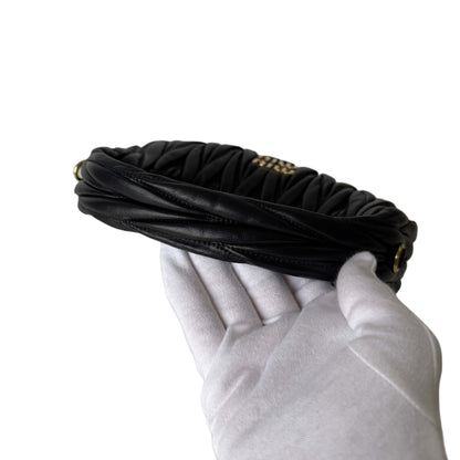 Miu Miu Wander Hobo Bag Small Schwarz
