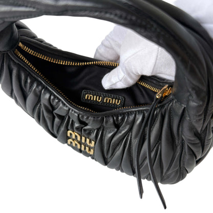 Miu Miu Wander Hobo Bag Small Schwarz